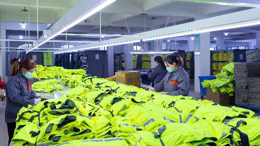 從樣品到成品，揭秘執(zhí)勤棉服定制全過程！